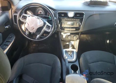 2011 Chrysler 200 Touring z USA, uszkodzony, nr VIN 1C3BC1FB8BN576086